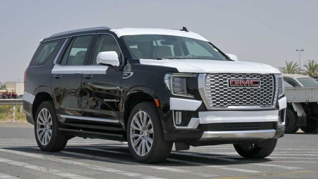جي إم سي يوكون دينالي 4WD - أسود - 2024