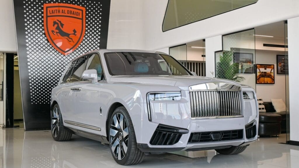 Rolls Royce Cullinan - Silver Badge - 2025 Grey Color