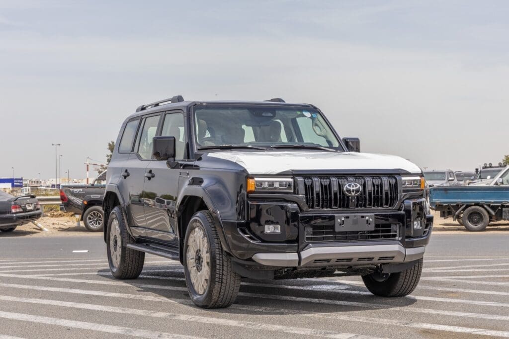 تويوتا برادو VX-3 بنزين A/T بنزين 2.4 لتر 4WD - أسود - 2025