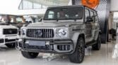 مرسيدس G63 AMG 2025 كلاسيك رمادي - تصميم داخلي أحمر