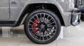 مرسيدس G63 AMG 2025 كلاسيك رمادي - تصميم داخلي أحمر