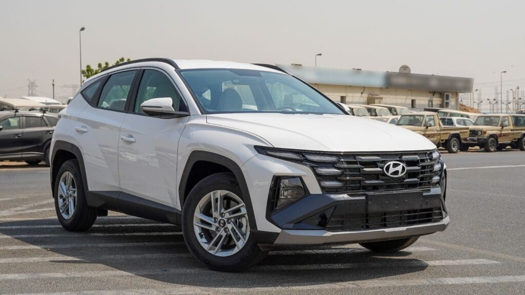 Hyundai Tucson 2.0L AWD Smart Key Basic 2025 White Color