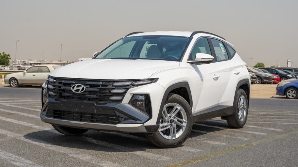 Hyundai Tucson 2.0L AWD Smart Key Basic 2025 White Color