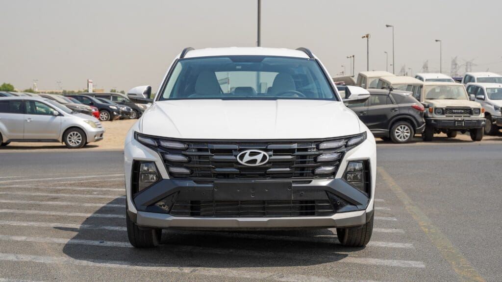 Hyundai Tucson 2.0L AWD Smart Key Basic 2025 White Color