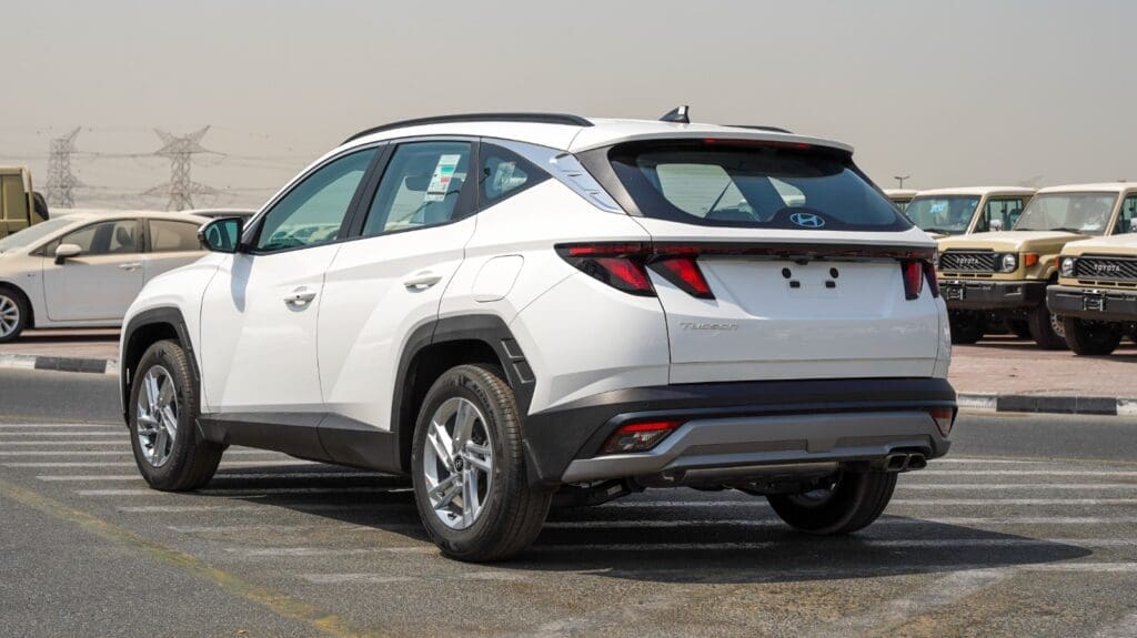 Hyundai Tucson 2.0L AWD Smart Key Basic 2025 White Color