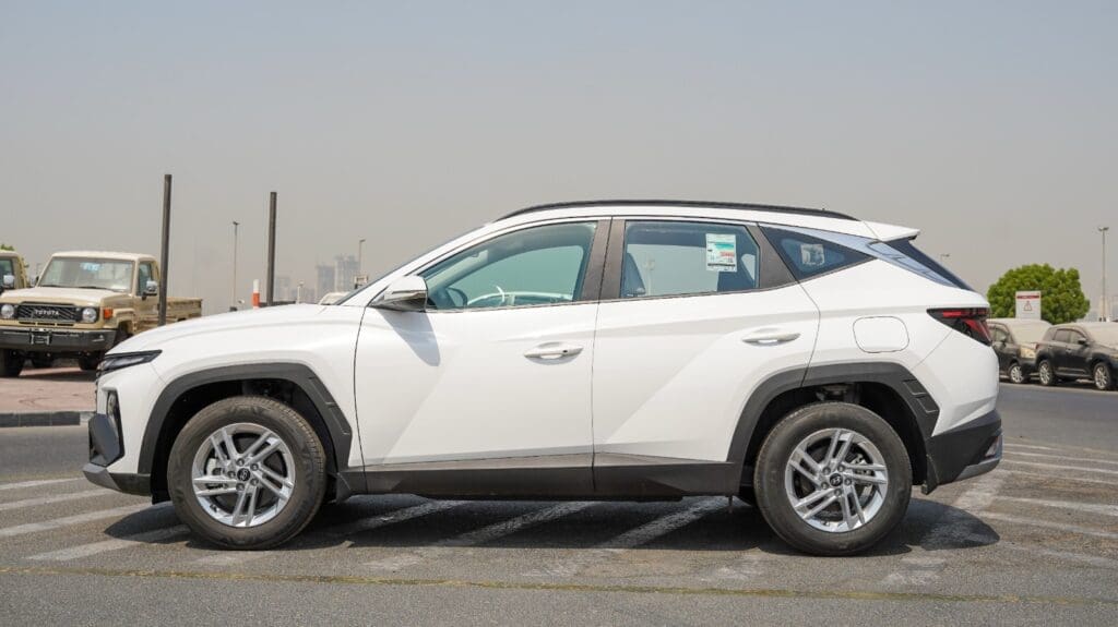 Hyundai Tucson 2.0L AWD Smart Key Basic 2025 White Color